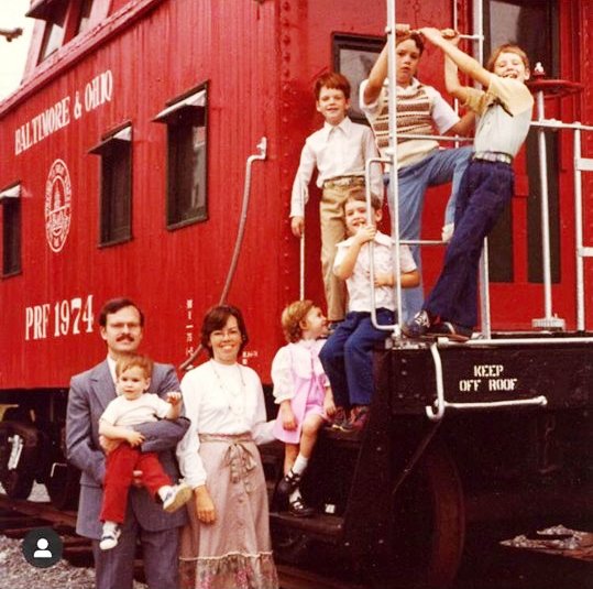 File:Dr. Wayne Allgaier holding Andrew, Vicki, Becky, Kevin, Steven, Jonathan, David. Taken about November 1978 for the family Christmas card..jpg