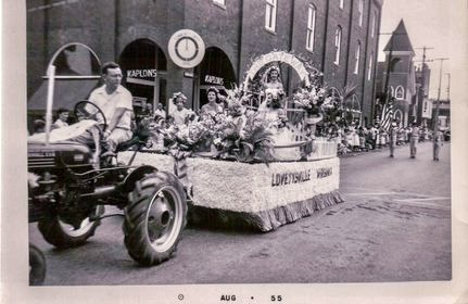 File:Potomac River Bridge dedication parade Lovettsville float going down Potomac Street on July 30, 1955 (2).jpg