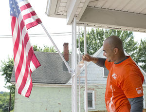 File:Nash Perkins Volunteer Building Veterans.jpg