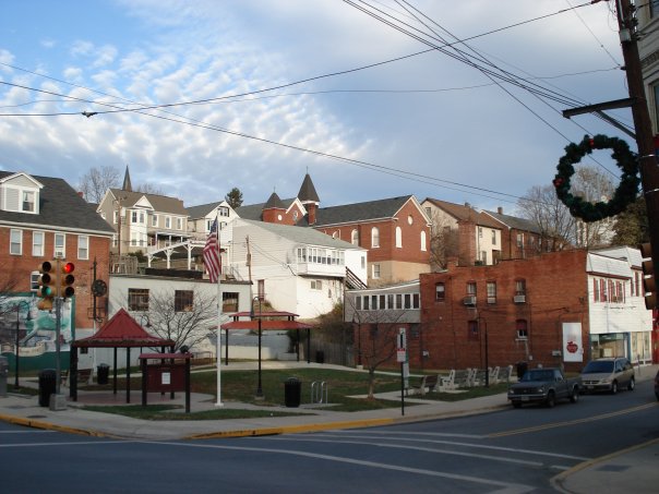File:Square Corner in Brunswick, MD.jpg