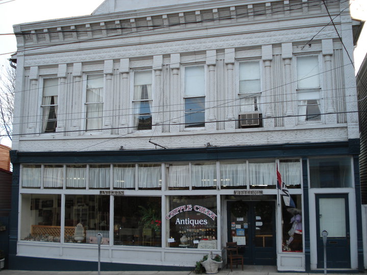File:The Cincotta Building. Former site of Roelke's Market and previously, the Acme (American Store) - November 2007.jpg
