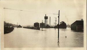 Flood 1936 Water tower in background.jpg