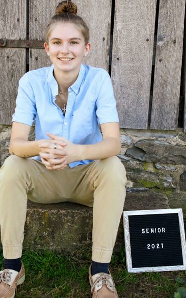 File:Senior 2021 Makayla Longerbeam (2).jpg