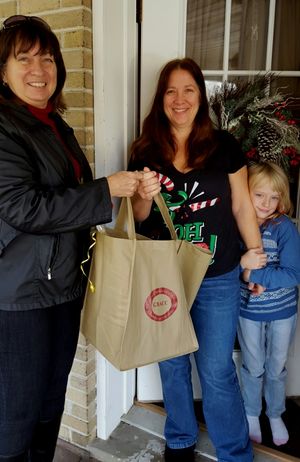 Kathy Honeycut December 2015 receive Welcome Tote from GBACC.jpg