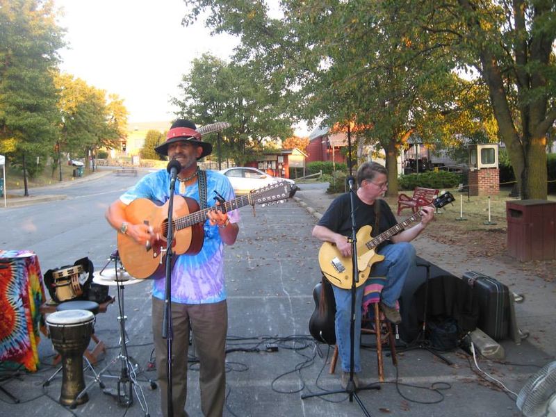 File:Kick Off to Railroad Days 2013 Tomy Wright provides the musical entertainment, October 4, 2013.jpg