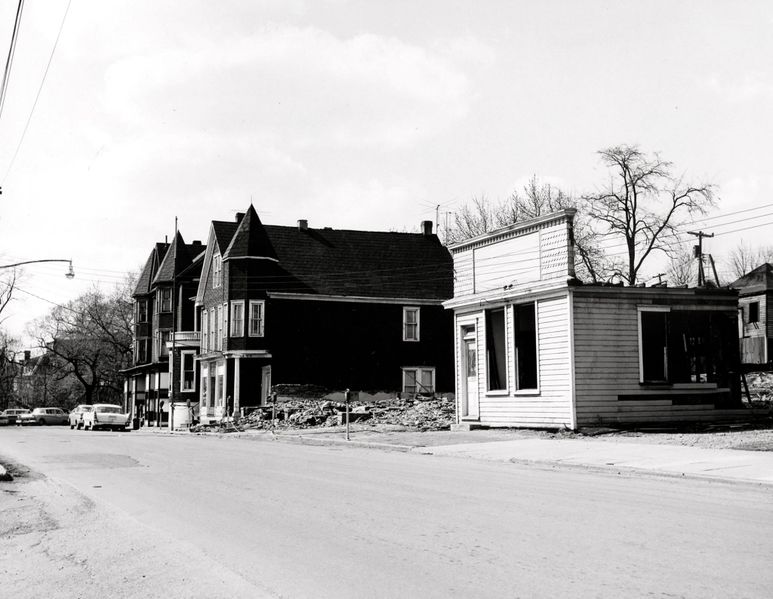 File:Post office, across from the YMCA..jpg