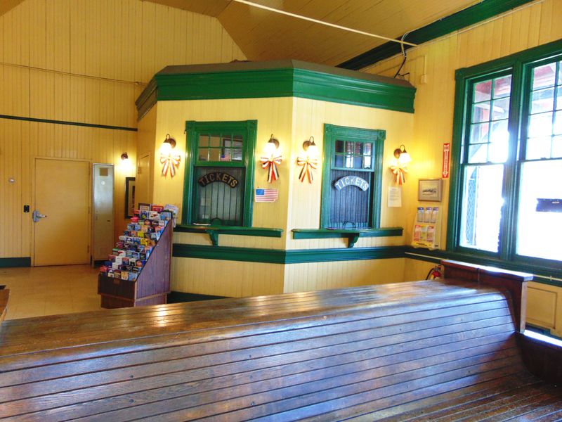 File:Train Station, October 25, 2018. Photo Jerry Knight (2).JPG