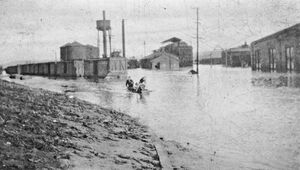Flood of 1936 men in a rowboat.jpg