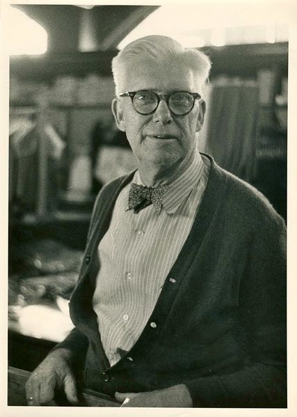 File:Lynch Gross shopping at Kaplon's in the Fifties.jpg