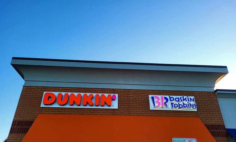 File:Dunkin Donut 2021 soon to be open April 6, 2021 (1).jpg