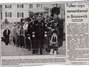 X Pd 2001 fallen cops remembered.pdf