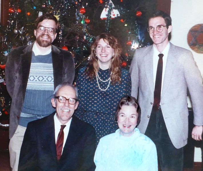 File:Eleanor Milligan with her husband, Peter Maynard, and her children, Peter, Jane and Jim Sutliff.jpg