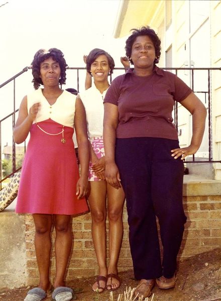 File:Mrs Claritha Jackson with her daughter Debbie and neighbor Diane Lipscomb .jpg