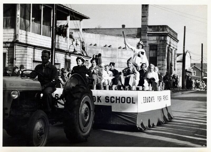 File:Veterans Day Parade Heading West.jpeg