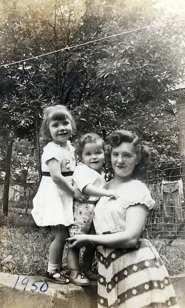 File:Anna Foreback Dawson Linda Dawson and Robert Dawson Jr 1950.jpg