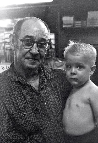 File:Grayson Cummings and his grandson Richard.jpg
