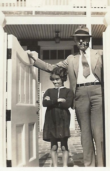 File:Lila Wenner as a child, with father.jpg