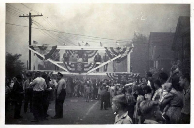 File:Soap Box Derby Race on East Potomac Street.jpg