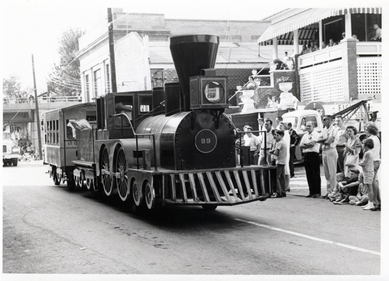File:Veterans Day Parade Train Float.png