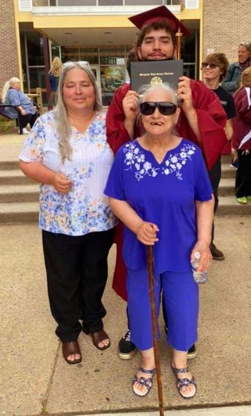 File:Gregory Anderson, his grandmother in front Cecelia Twigg, and his mother Jean Twigg, Graduation 2021.jpg