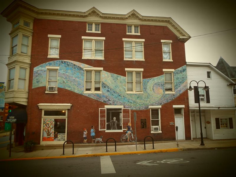 File:Brunswick River Mural completed Decembr 8, 2015.JPG