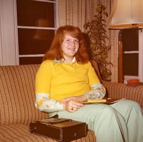 File:Linda Moss at Myer Kaplon's home.jpg