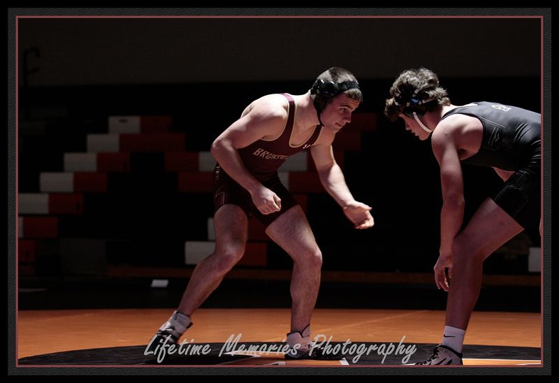 File:Wrestling 2017, Brady Kerns ready for the match.jpg