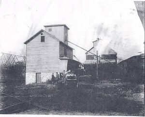 08 Cramptons Mill at Lock 30.jpg