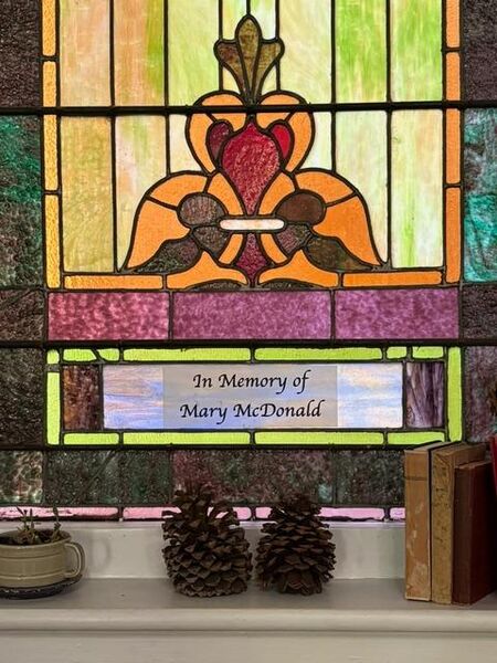 File:Stained Glass Window dedicated to Mary McDonald at Beans in the Belfrey.jpeg