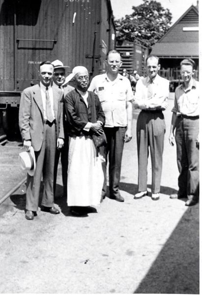 File:Rotary Club - Foreign dignatary who spoke at the club in the early 1950s at the Brunswick Train Station..jpg