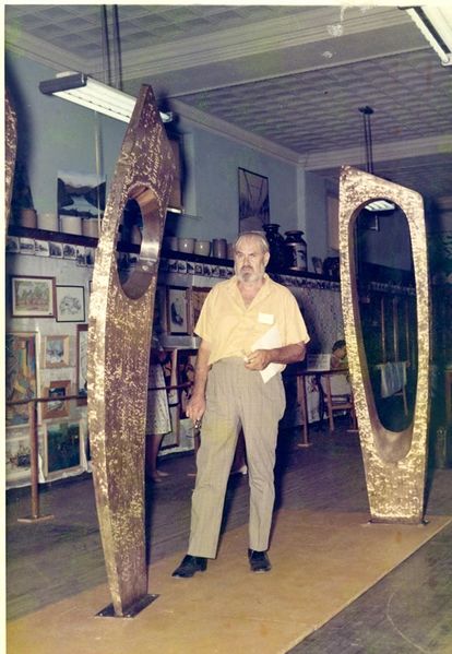 File:Raymond G. Barger with a display of his fine sculptures in the Kaplon Building in the early 1970s..jpg