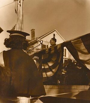 Mayor - Mayor Stanley T. Virts addresses the crowd.jpg