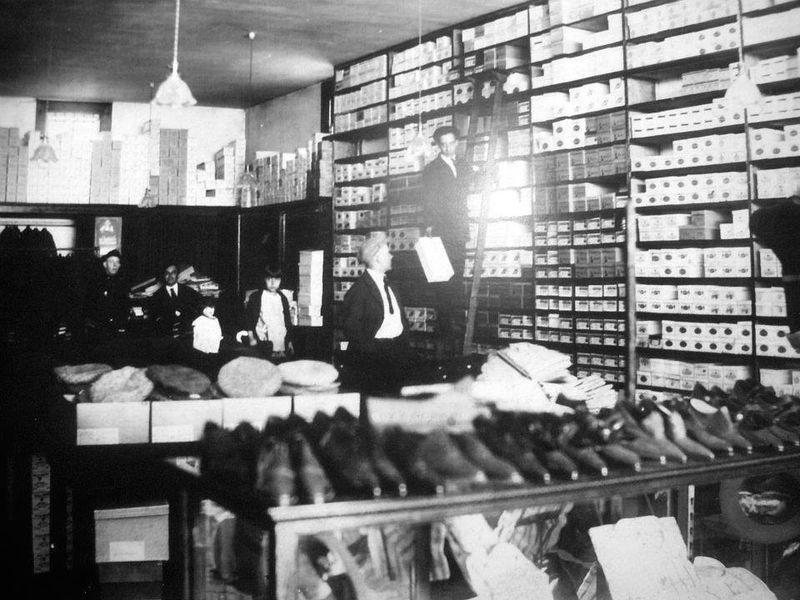File:Werntz Dry Goods Store at 100 E. Potomac Street, circa 1933.jpg