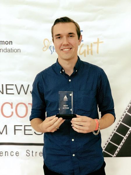 File:Dallas White Won Best Actor at The New Jersey ESH Recovery Film Festival for The Hope Dealer.jpg