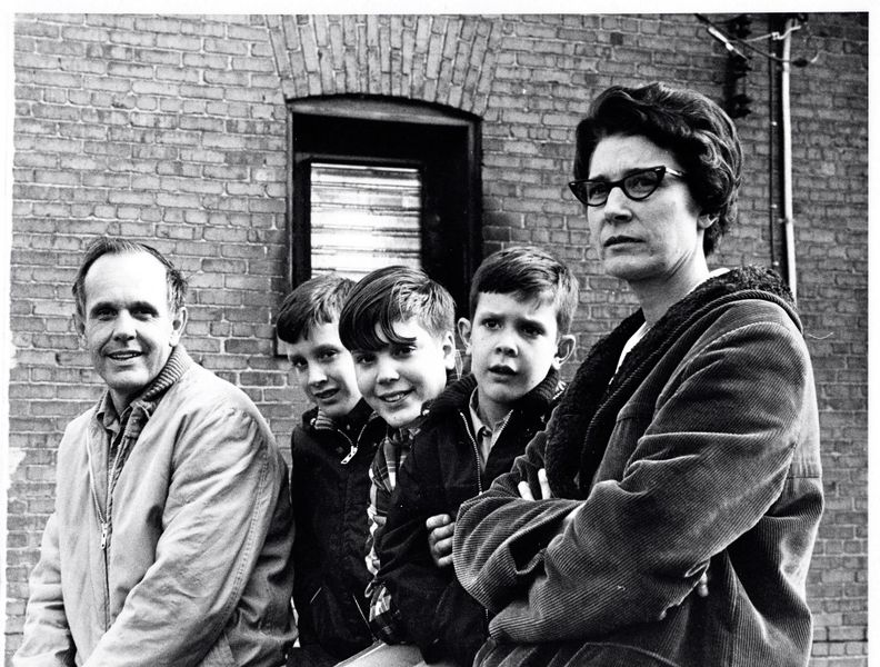 File:Summers Family - Bill Summers, Jim Summers, Tom Summers, Mark Summers, Mrs. Bernie Summers..jpg