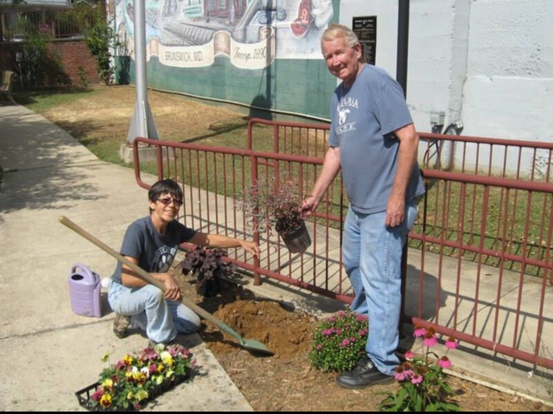 File:Jerry Knight Square Corner Park Planting.jpeg