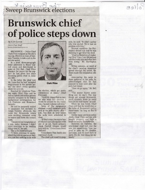 X Pd 2004 chief steps down.pdf