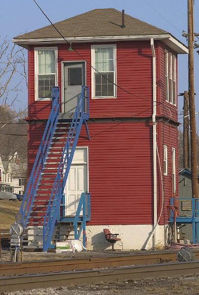 File:WB Tower closed in December 2011.jpg