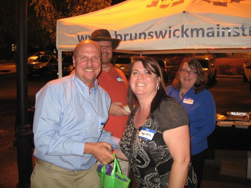 File:Kick Off to Railroad Days 2013 Bob McGrory City Administrator receives a door prize form Angel White, October 4, 2013.jpg