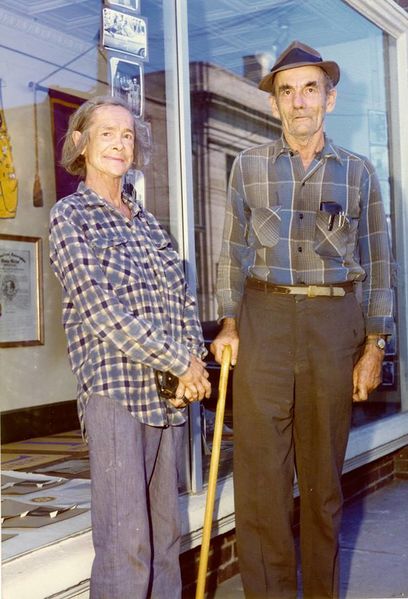 File:Polly & Les Conner.jpg