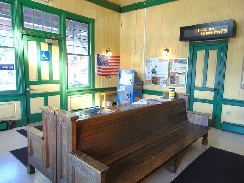 File:Train Station, October 25, 2081. Photo Jerry Knight (1).JPG