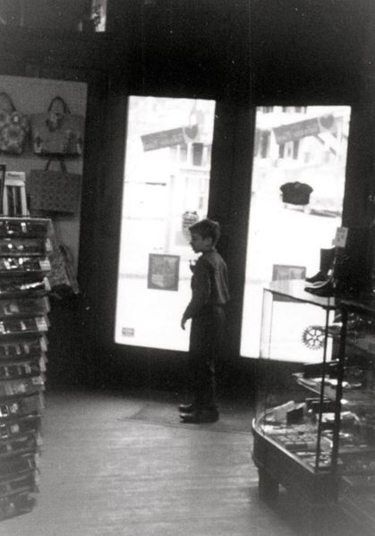 File:Unidentified - Boy in the doorway in Kaplon's.jpg