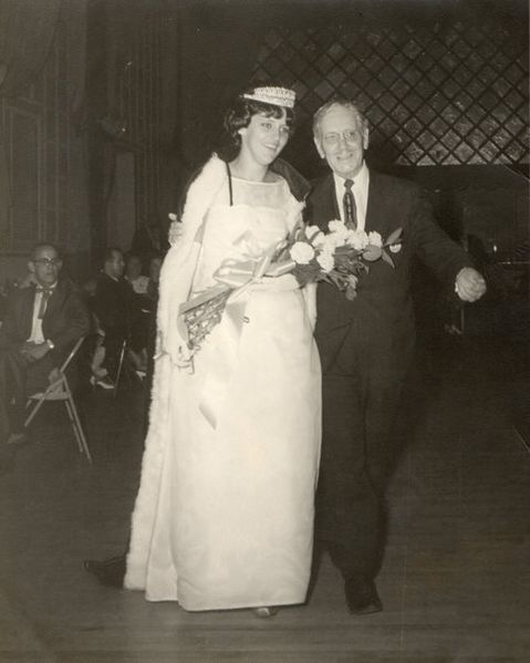 File:Diamond Jubilee Parade during the 75th Anniversary, Sharon Hebb was crowned Miss Diamond Jubilee.jpg