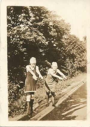 C&O Canal, Bathing Beauties at Canal cira 1920.jpg