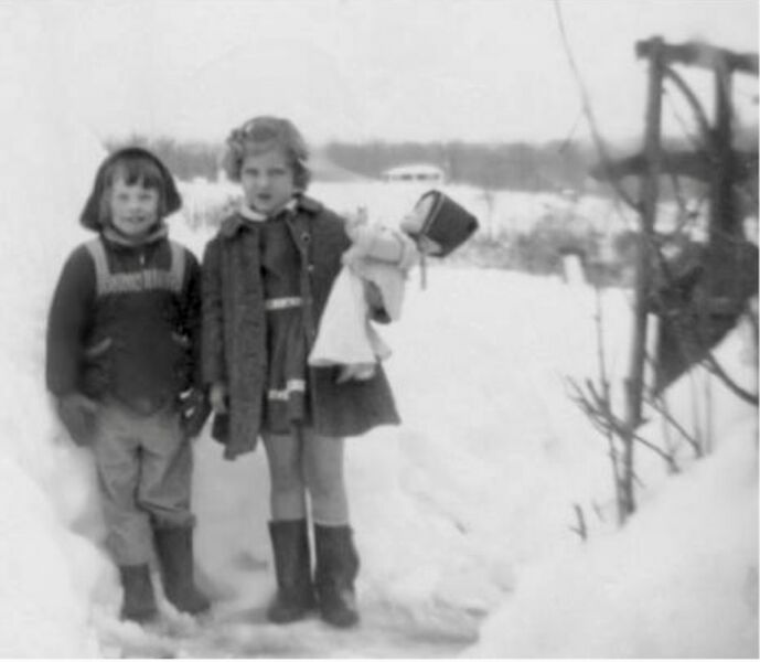 File:Rhonda Rooney and Cathy Gaither behind Stuffy's Market Early 1960s.jpeg