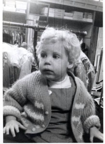 File:Ann Metzgar at Kaplons in the early 1960s.jpg