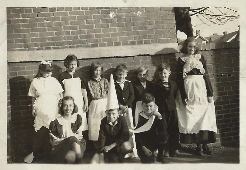 File:Students - West End Elementary School Halloween Celebration.jpg
