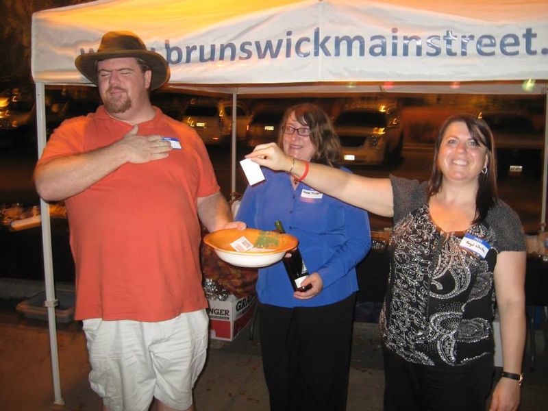 File:Kick Off to Railroad Days 2013 Angel draws the winning ticket with help from Abbie and Phil, October 4, 2013.jpg