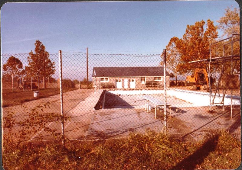 File:Swimming Pool 1981 - 1982 (3).jpg