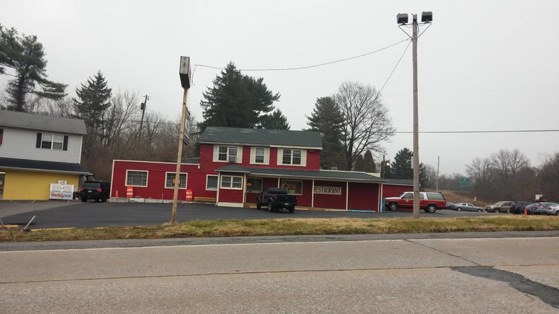 File:Old Cindy Dee's, then Lowry's Family Restaurant now Guide House Restaurant (Dec 2017), photo taken December 16, 2014 by Jerry Knight.jpg